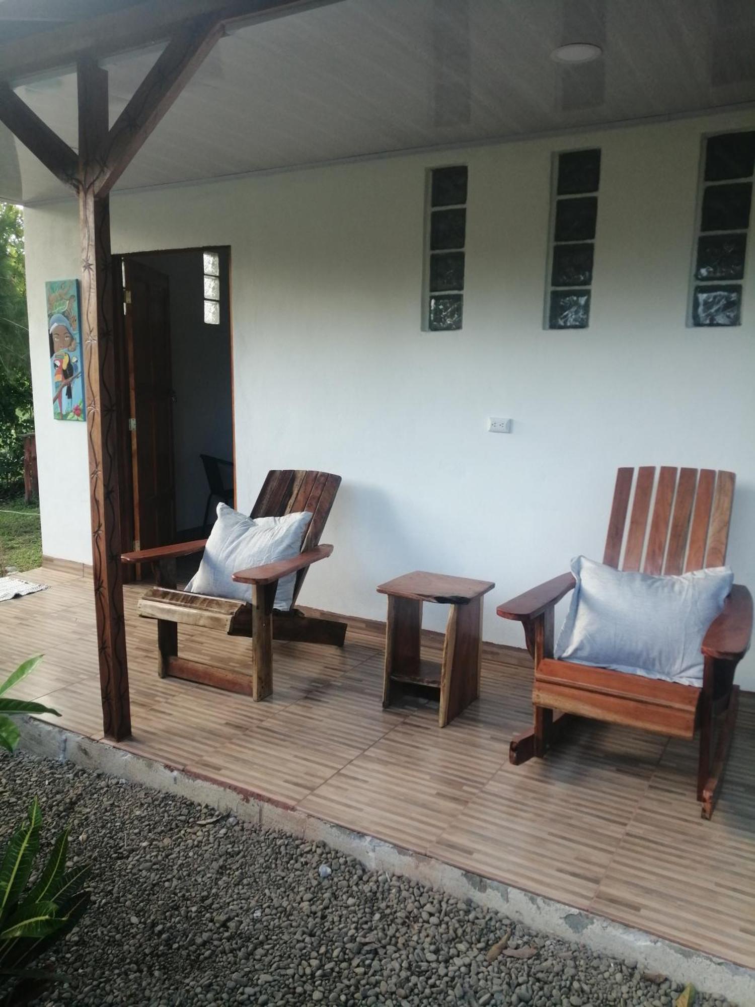 Cabinas Los Tucanes Cahuita Exterior photo