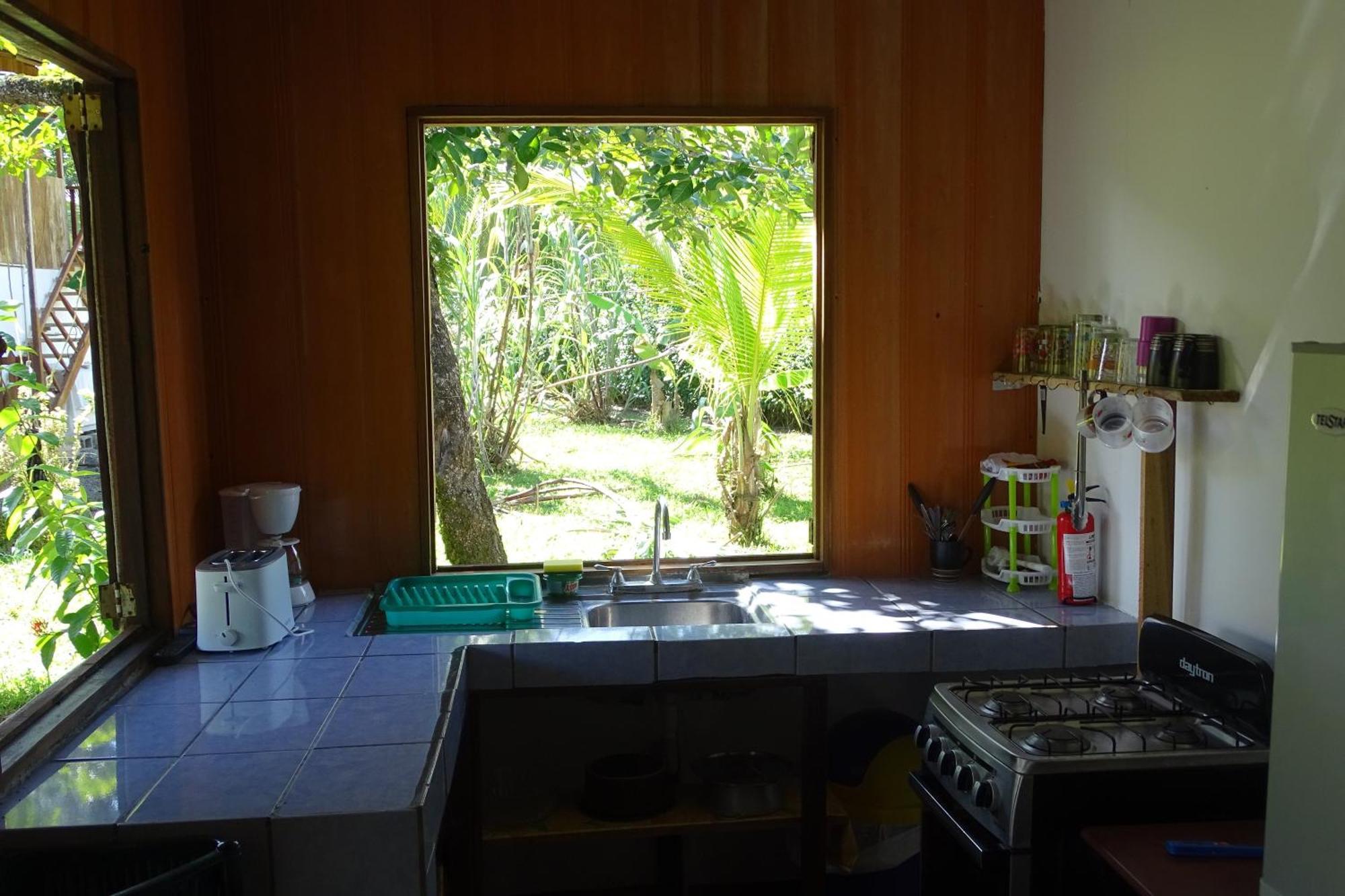 Cabinas Los Tucanes Cahuita Exterior photo