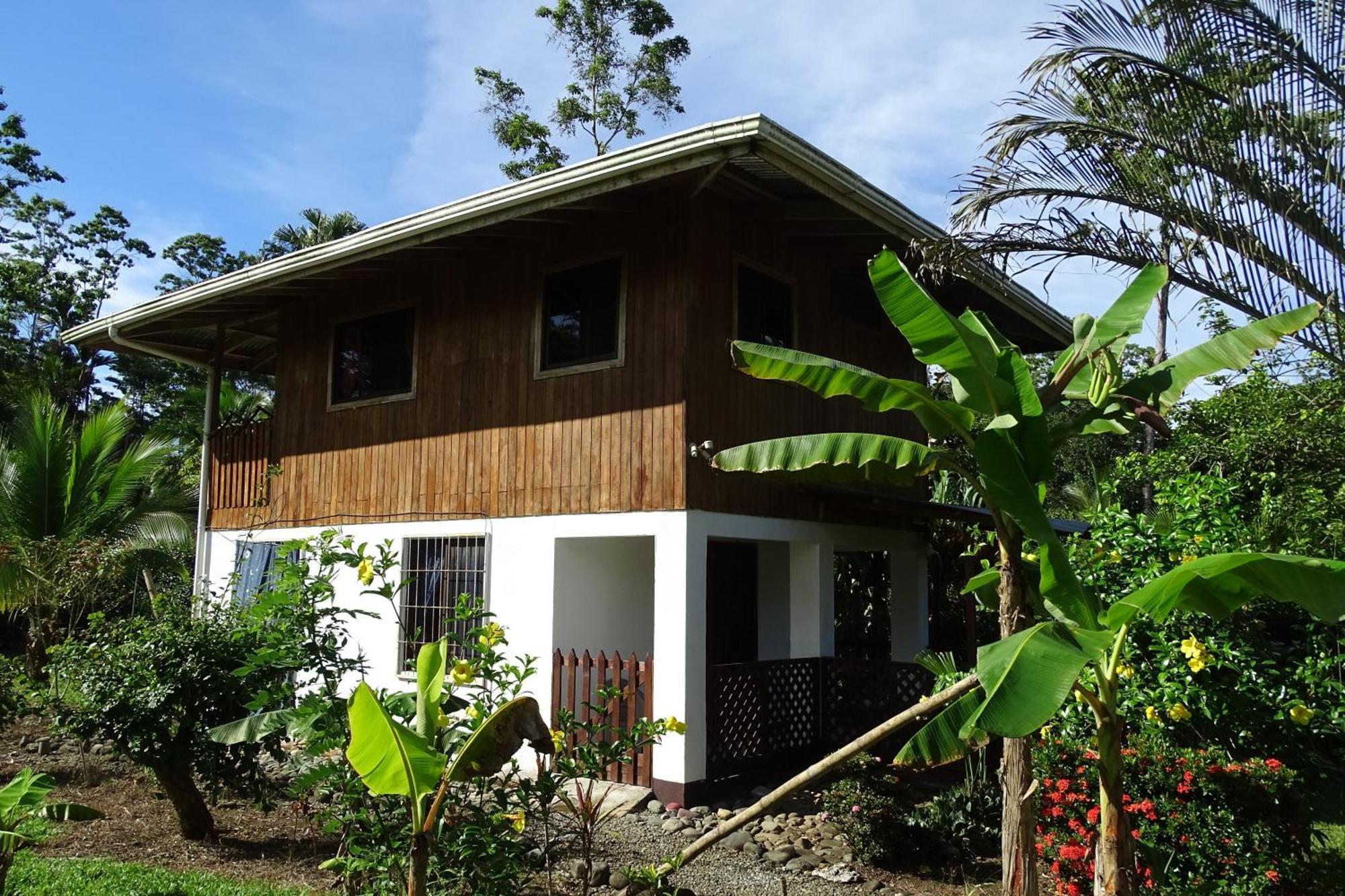 Cabinas Los Tucanes Cahuita Exterior photo