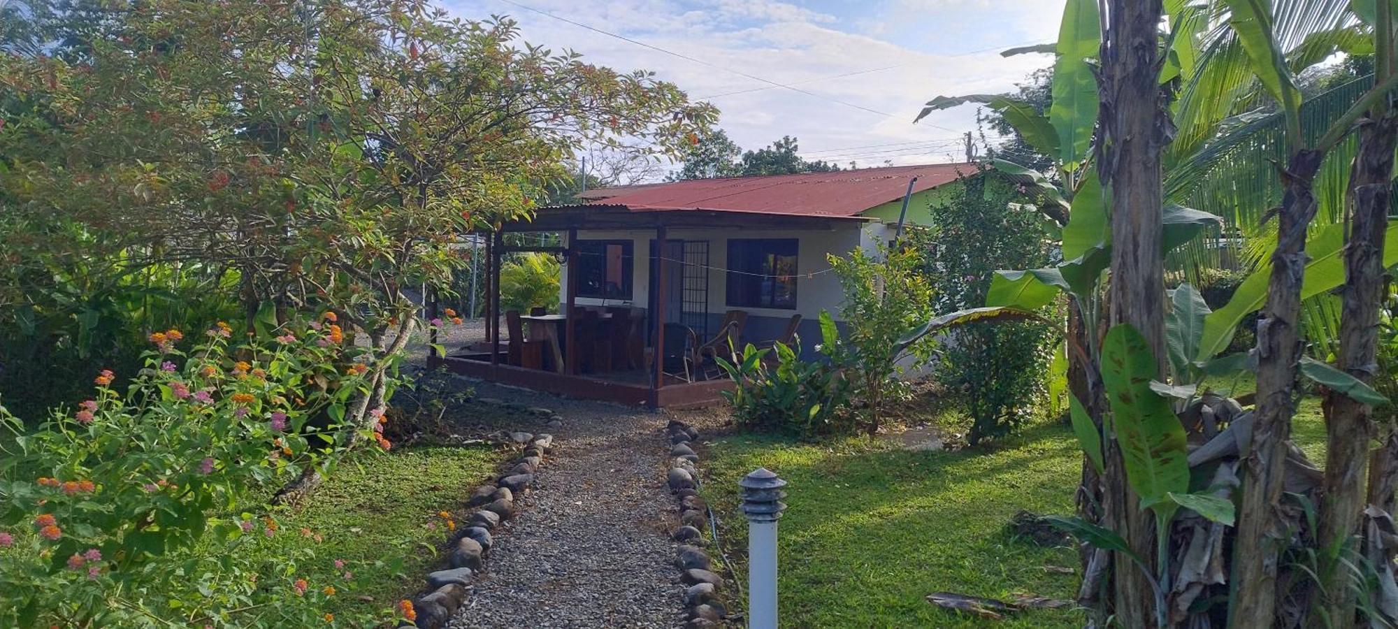 Cabinas Los Tucanes Cahuita Exterior photo